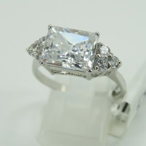 925 Silver Emerald Shaped CZ Diamond
